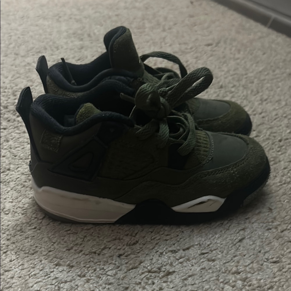 Jordan kids
Kids Olive Green Sneakers